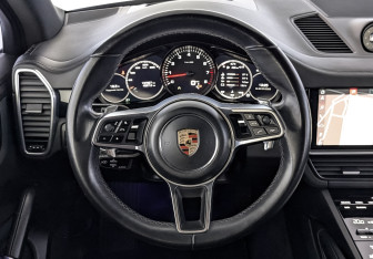 Подержанный автомобиль Porsche Cayenne 2019 года (21 фото)