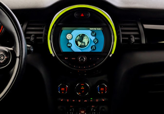 Подержанный автомобиль MINI Hatch 2021 года (15 фото)