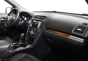 Подержанный автомобиль Ford Explorer 2017 года (6 фото)
