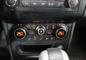 Подержанный автомобиль Nissan Qashqai 2011 года (18 фото)