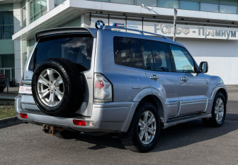 Подержанный автомобиль Mitsubishi Pajero 2006 года (5 фото)