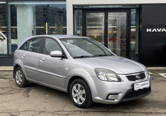 Подержанный автомобиль Kia Rio Hatchback 2009 года (3 фото)