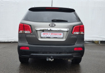 Подержанный автомобиль Kia Sorento 2010 года (6 фото)