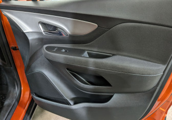 Подержанный автомобиль Opel Mokka 2013 года (25 фото)