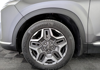Подержанный автомобиль Hyundai Santa Fe 2022 года (17 фото)