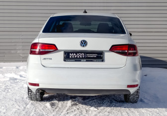 Подержанный автомобиль Volkswagen Jetta Sedan 2016 года (6 фото)