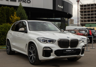 Подержанный автомобиль BMW X5 2019 года (2 фото)