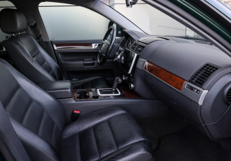 Подержанный автомобиль Volkswagen Touareg 2008 года (10 фото)