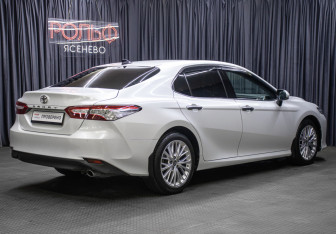 Подержанный автомобиль Toyota Camry Sedan 2020 года (5 фото)