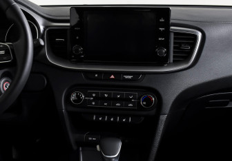 Подержанный автомобиль Kia Ceed Hatchback 2022 года (14 фото)