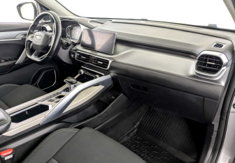 Подержанный автомобиль Geely Coolray 2023 года (11 фото)