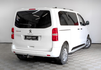 Подержанный автомобиль Peugeot Traveller 2021 года (5 фото)