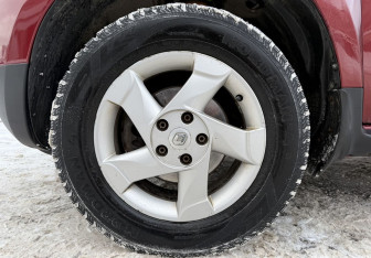 Подержанный автомобиль Renault Duster 2013 года (9 фото)