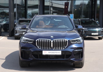 Подержанный автомобиль BMW X5 2022 года (2 фото)