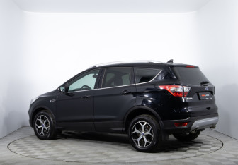 Подержанный автомобиль Ford Kuga 2018 года (7 фото)