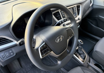 Подержанный автомобиль Hyundai Solaris Sedan 2021 года (14 фото)