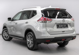 Подержанный автомобиль Nissan X-Trail 2017 года (7 фото)