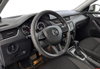 Подержанный автомобиль Skoda Octavia Liftback 2018 года (15 фото)