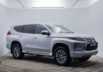 Подержанный автомобиль Mitsubishi Pajero Sport 2020 года (3 фото)