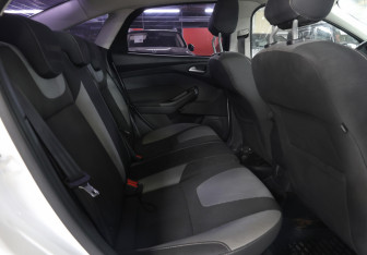 Подержанный автомобиль Ford Focus Sedan 2012 года (12 фото)