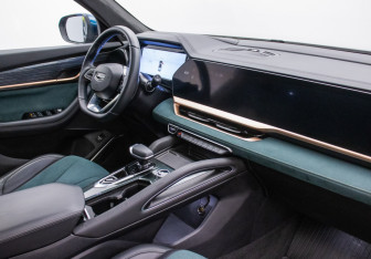 Подержанный автомобиль Geely Monjaro 2024 года (10 фото)