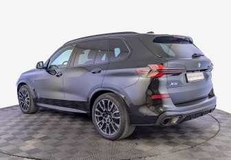 Подержанный автомобиль BMW X5 2025 года (7 фото)