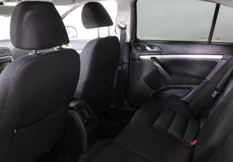 Подержанный автомобиль Skoda Octavia Liftback 2012 года (12 фото)