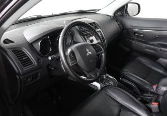 Подержанный автомобиль Mitsubishi ASX 2013 года (9 фото)