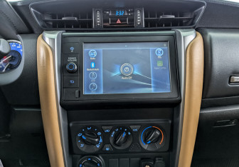 Подержанный автомобиль Toyota Fortuner 2022 года (17 фото)