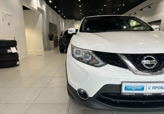 Подержанный автомобиль Nissan Qashqai 2016 года (8 фото)