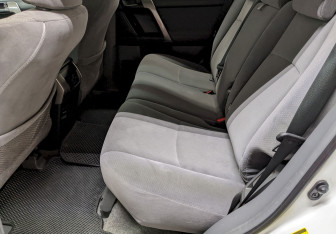 Подержанный автомобиль Toyota Land Cruiser Prado 2012 года (17 фото)