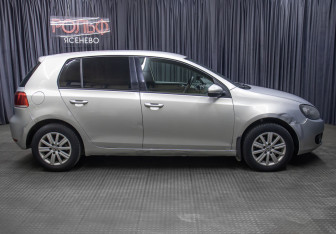 Подержанный автомобиль Volkswagen Golf Hatchback 2012 года (4 фото)