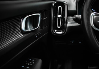 Подержанный автомобиль Volvo XC40 2019 года (13 фото)