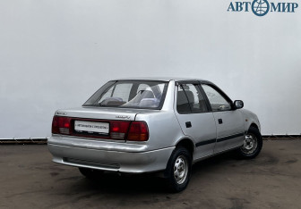 Подержанный автомобиль Suzuki Swift Sedan 2002 года (5 фото)