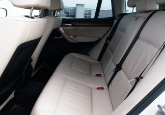 Подержанный автомобиль BMW X3 2010 года (9 фото)