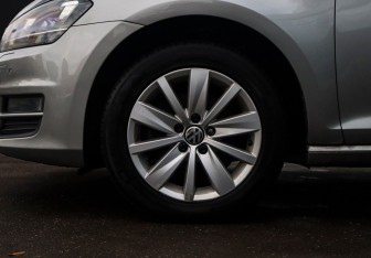 Подержанный автомобиль Volkswagen Golf Hatchback 2013 года (18 фото)