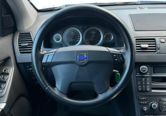 Подержанный автомобиль Volvo XC90 2011 года (12 фото)