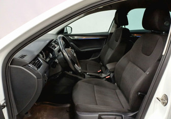 Подержанный автомобиль Skoda Octavia Liftback 2018 года (20 фото)