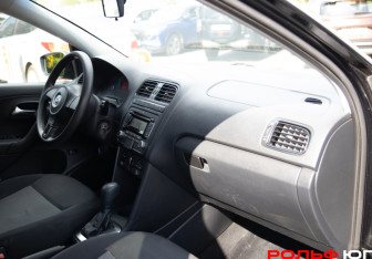Подержанный автомобиль Volkswagen Polo Sedan 2010 года (7 фото)