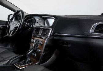 Подержанный автомобиль Volvo V40 Cross Country 2017 года (9 фото)