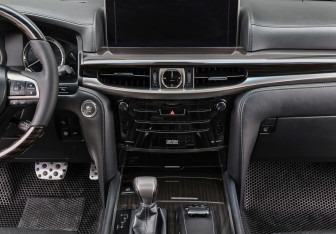 Подержанный автомобиль Lexus LX 2017 года (15 фото)