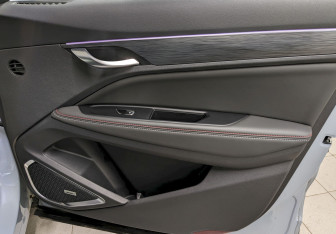 Подержанный автомобиль Geely Tugella 2023 года (18 фото)