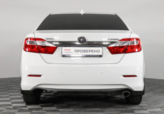 Подержанный автомобиль Toyota Camry Sedan 2012 года (6 фото)