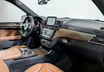 Подержанный автомобиль Mercedes-Benz GLE 2016 года (11 фото)