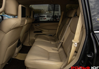 Подержанный автомобиль Lexus LX 2013 года (8 фото)