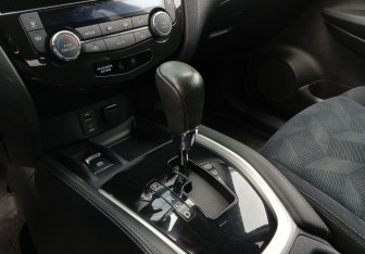 Подержанный автомобиль Nissan X-Trail 2015 года (16 фото)