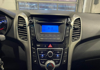 Подержанный автомобиль Hyundai i30 Hatchback 2013 года (16 фото)