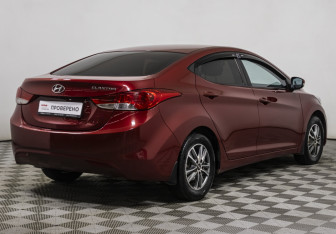Подержанный автомобиль Hyundai Elantra Sedan 2011 года (5 фото)