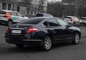 Подержанный автомобиль Nissan Teana 2010 года (5 фото)