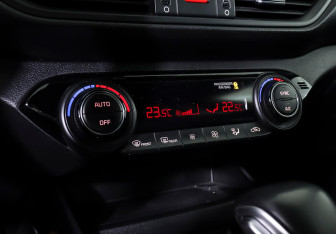 Подержанный автомобиль Kia Cerato Sedan 2019 года (14 фото)